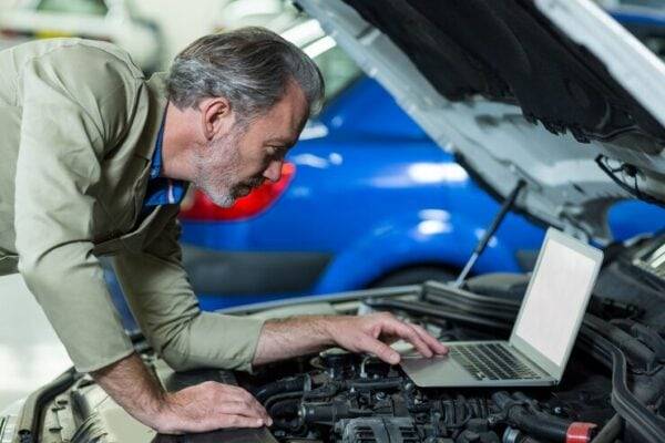 Lire la suite à propos de l’article Les 10 Outils de Diagnostic Automobile Indispensables pour les Mécaniciens Professionnels